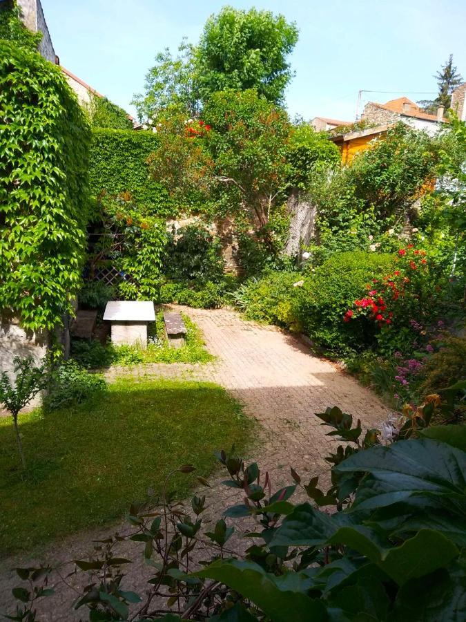 La Maison De Thuy - Gite En Auvergne Gimeaux Exterior foto