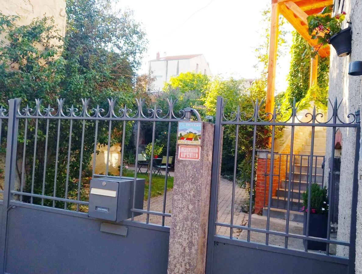 La Maison De Thuy - Gite En Auvergne Gimeaux Exterior foto